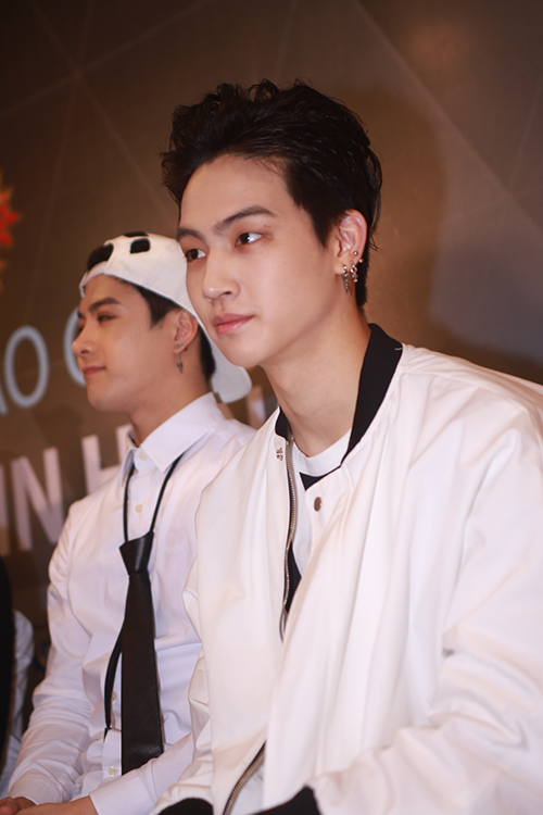 Cận cảnh vẻ đẹp hoàn hảo của Jackson và JB (GOT7) tại HN - 18