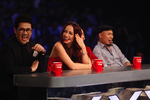 "Tiểu Hồ Ly" 4 tuổi khiến khán giả cười nghiêng ngả - 6