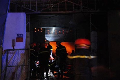 TP.HCM: Cháy dữ dội tại công ty nệm mút - 2