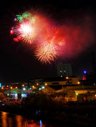 Người Sài Gòn ngây ngất trong &#34;bữa tiệc&#34; pháo hoa - 5