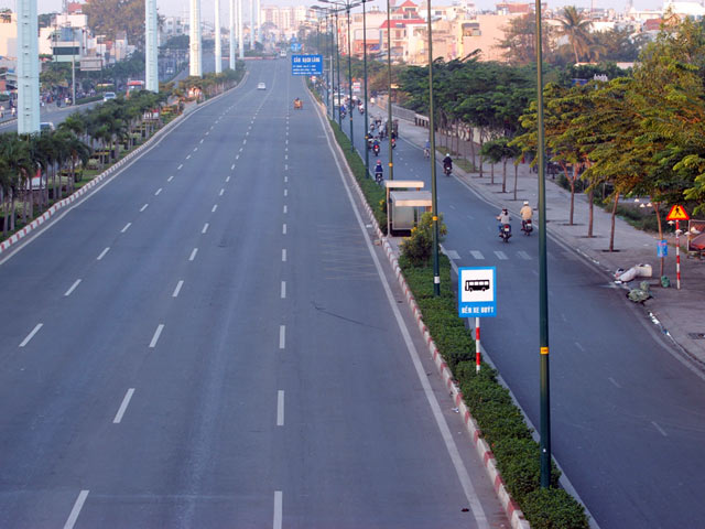 Ảnh: Đường phố TPHCM vắng lặng ngày đầu năm mới - 2