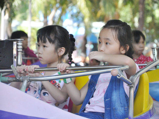 TPHCM: Người đến chơi quá đông, công viên cũng… tắc - 9