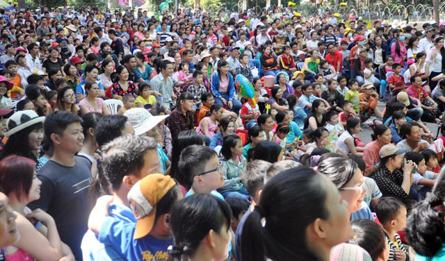 TPHCM: Người đến chơi quá đông, công viên cũng… tắc - 14