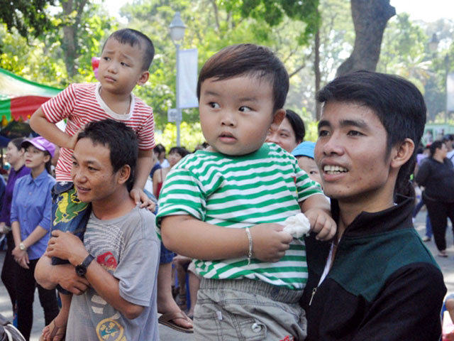 TPHCM: Người đến chơi quá đông, công viên cũng… tắc - 15