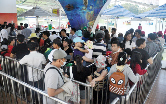 TPHCM: Người đến chơi quá đông, công viên cũng… tắc - 5