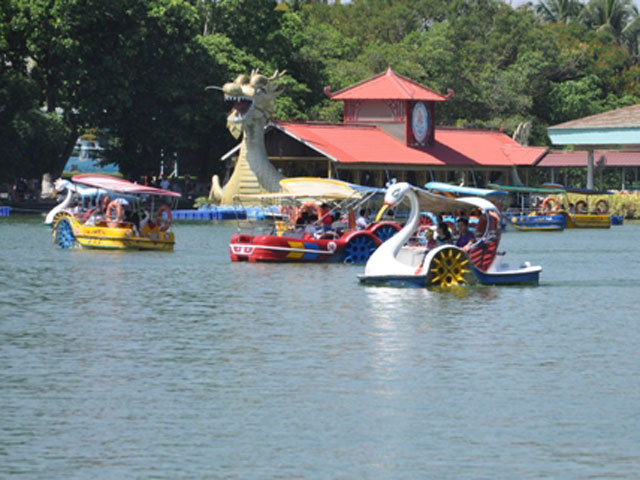 TPHCM: Người đến chơi quá đông, công viên cũng… tắc - 8