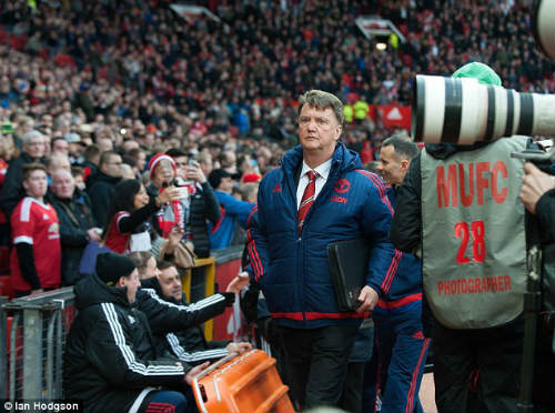 Rooney lập "siêu phẩm", Van Gaal quên người hùng Martial - 2