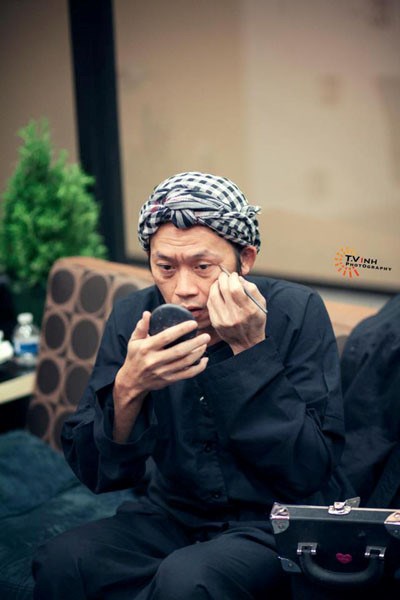 Vào hậu trường xem sao nam Việt 'tô son trát phấn' - 12