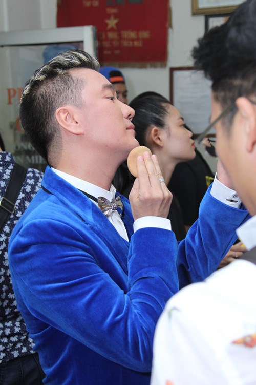 Vào hậu trường xem sao nam Việt 'tô son trát phấn' - 7