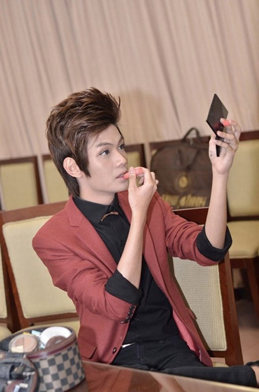 Vào hậu trường xem sao nam Việt 'tô son trát phấn' - 11