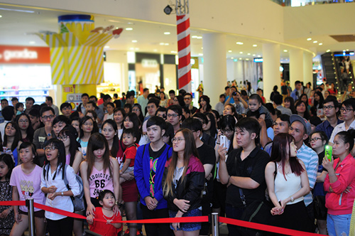 'Gái 1 con' Thu Thủy táo bạo với mốt 'không quần' - 9