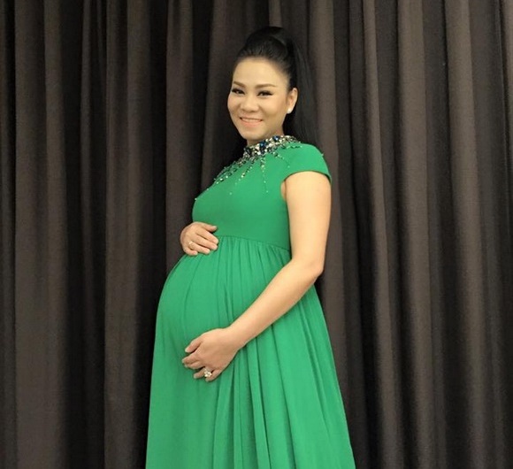 Những bà bầu Vbiz sành điệu của năm 2015 - 7