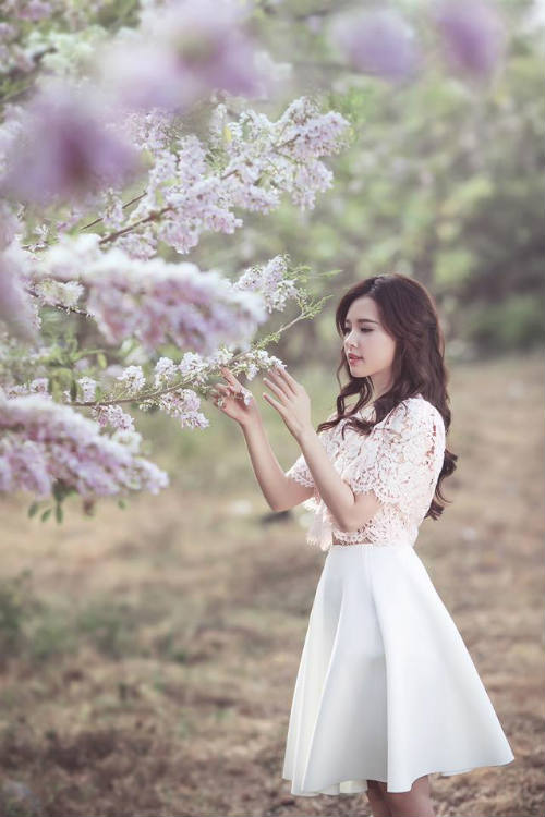 Midu đẹp rạng rỡ giữa rừng hoa anh đào - 10