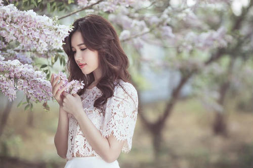 Midu đẹp rạng rỡ giữa rừng hoa anh đào - 4