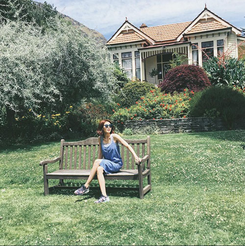 Facebook sao 4/1: Hà Hồ lại thân mật 'trai lạ' - 11