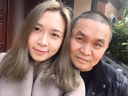 Facebook sao 4/1: Hà Hồ lại thân mật 'trai lạ' - 14