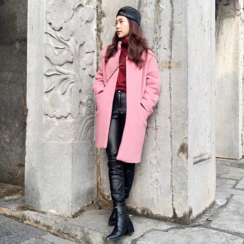 Facebook sao 4/1: Hà Hồ lại thân mật 'trai lạ' - 2