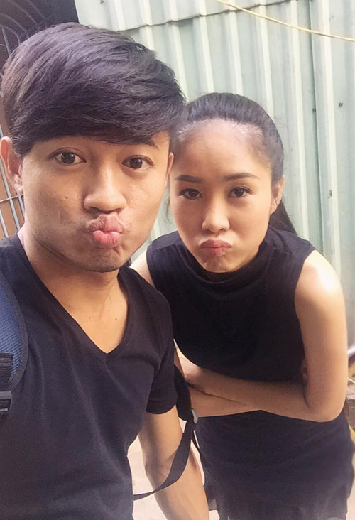 Facebook sao 4/1: Hà Hồ lại thân mật 'trai lạ' - 8