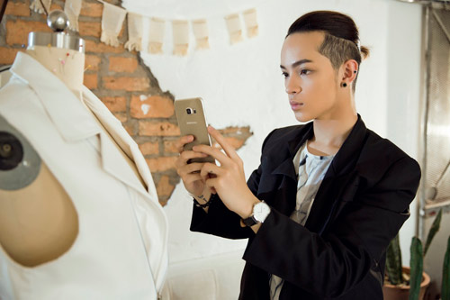 Kelbin Lei: Chỉ đen, xám, trắng nhưng không nhàm chán - 6