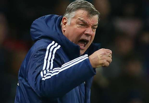 Tin HOT tối 5/1: Rộ tin Alves đính hôn siêu mẫu 9X - 4