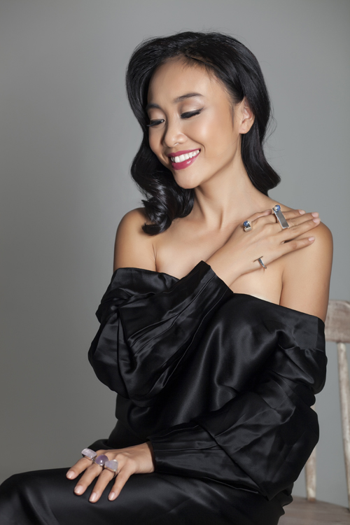 Đoan Trang khoe vẻ đẹp quý phái với trang sức 'độc, lạ' - 1