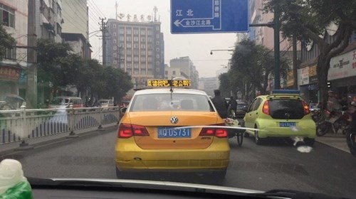 Chồng đăng lời xin lỗi lên hàng nghìn xe taxi, mong vợ tha thứ - 2