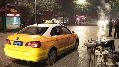 Chồng đăng lời xin lỗi lên hàng nghìn xe taxi, mong vợ tha thứ - 3