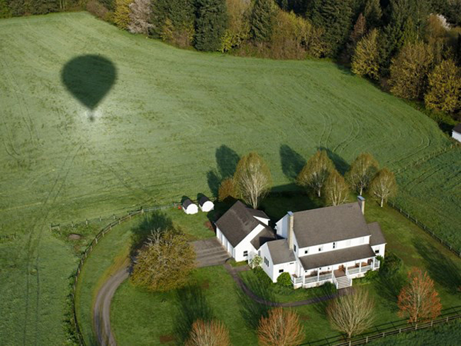 Hãng Vista Balloon Adventures hoạt động ở Newberg, bang Oregon đưa du khách đi qua những vùng đồng bằng thôn dã và sông Willamette thanh bình. Ảnh: Bryan Rupp
