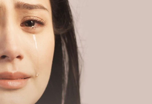 7 lợi ích sức khỏe ngạc nhiên của nước mắt mỗi khi khóc - 1