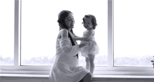 Clip: Elly Trần lộ bụng bầu trong tiệc thôi nôi Cadie - 1