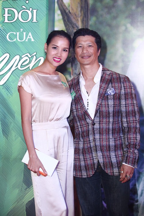 Trương Ngọc Ánh, Kim Lý tình tứ đi xem phim - 3