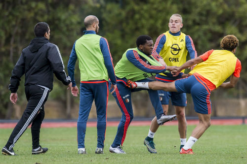 Va chạm trên sân tập, sao Feyenoord ẩu đả dữ dội - 3