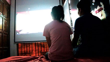 Xem phim… 2 người nở rộ tại TPHCM - 1