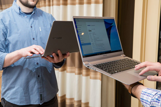 Tại khuôn khổ CES 2016 đang diễn ra tại Las Vegas, Mỹ, hãng Samsung đã trình làng bộ đôi máy tính xách tay Notebook 9 13.3 inch và Notebook 9 15 inch.