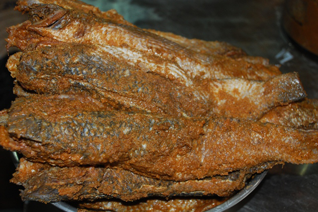 Mắm cá lóc: Cá lóc miền Tây là đặc sản nổi tiếng khắp nơi nhưng cá lóc Cà Mau để lại cho du khách nhiều ấn tượng khó quên.
