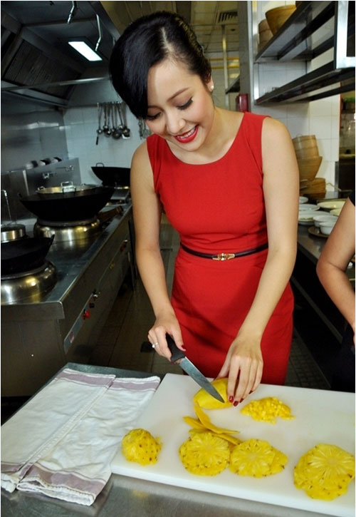 Mỹ nhân Việt vào bếp: Người được khen, kẻ bị chê cười - 10