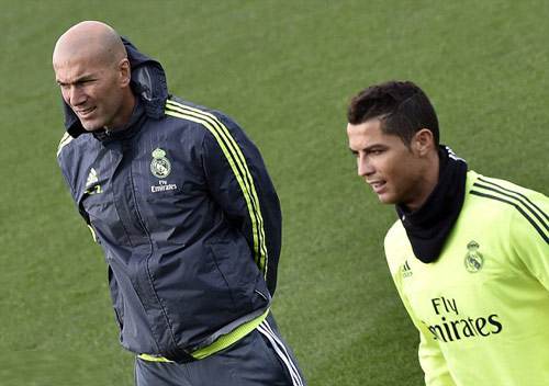 Zidane đưa CR7 "lên mây xanh" trước trận ra mắt - 1