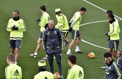 Zidane đưa CR7 "lên mây xanh" trước trận ra mắt - 2