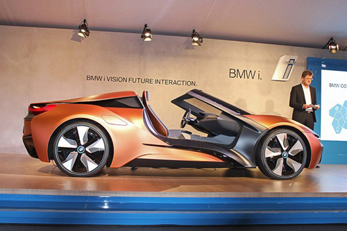 Bất ngờ với siêu xe tự lái BMW i8 Spyder "trong mơ" - 1