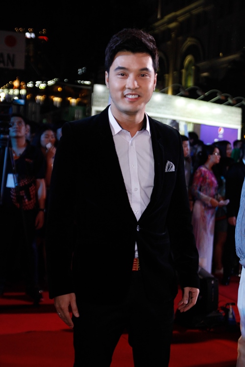 Phi Thanh Vân bầu 'vượt mặt' vẫn nhí nhảnh trên thảm đỏ - 8