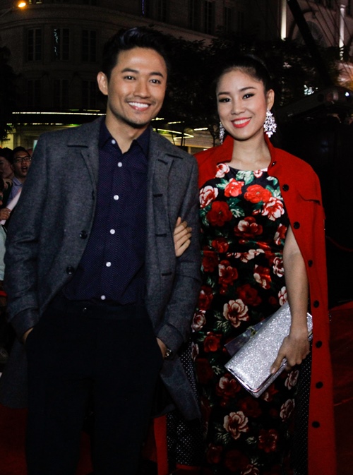 Phi Thanh Vân bầu 'vượt mặt' vẫn nhí nhảnh trên thảm đỏ - 15