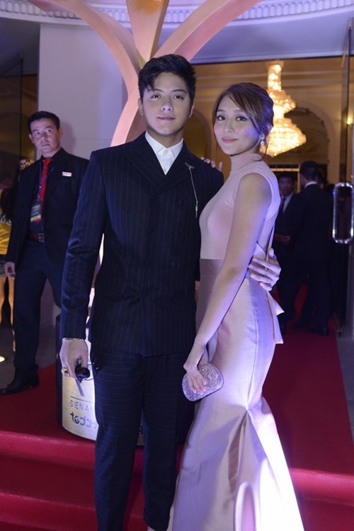 Phi Thanh Vân bầu 'vượt mặt' vẫn nhí nhảnh trên thảm đỏ - 4