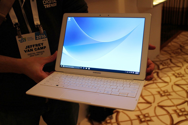 Samsung Galaxy TabPro S là máy tính bảng lai 2 trong 1 sử dụng Windows 10 đầu tiên của Samsung.
