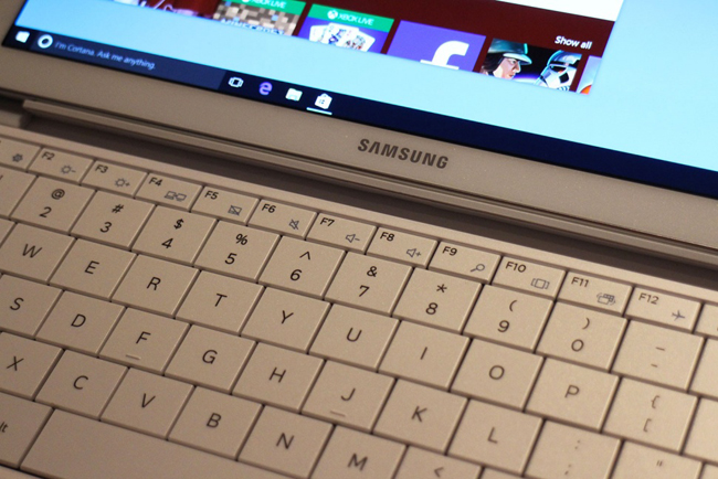 Qua thử nghiệm, hệ điều hành Windows hiển thị hình ảnh đặc biệt chi tiết và sống động. Theo đánh giá chung, “siêu phẩm” mới của Samsung đang đứng đầu bảng về chất lượng màn hình trong dòng tablet cao cấp hiện nay.