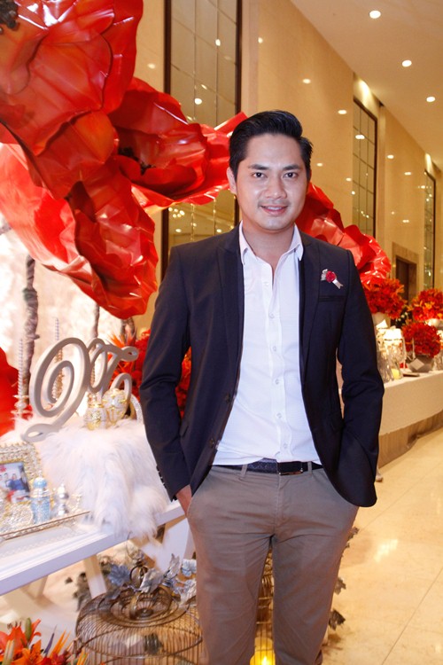 Tường Vi nổi bật trong dàn sao dự tiệc cưới Vân Trang - 4