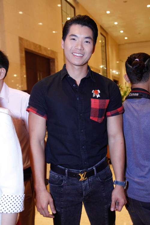 Tường Vi nổi bật trong dàn sao dự tiệc cưới Vân Trang - 8