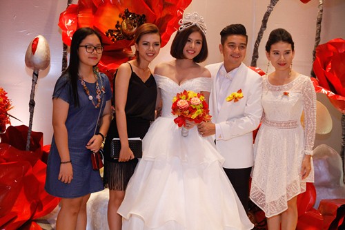 Tường Vi nổi bật trong dàn sao dự tiệc cưới Vân Trang - 12