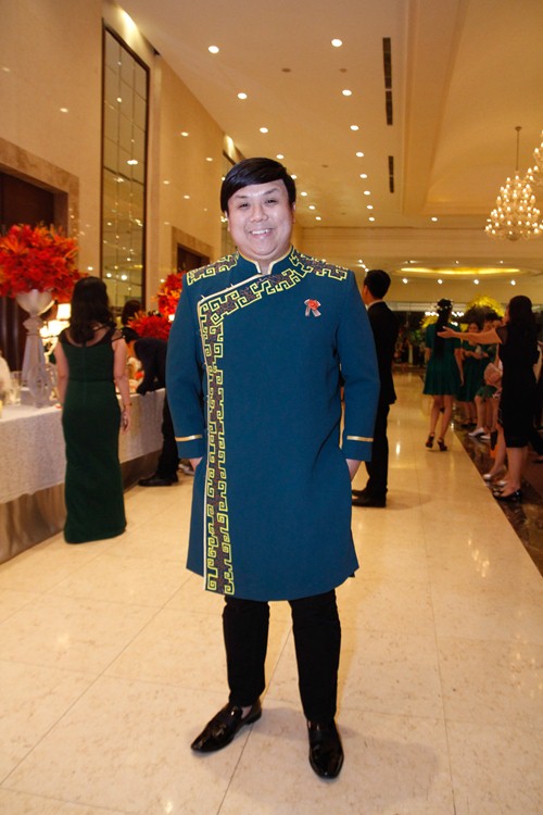 Tường Vi nổi bật trong dàn sao dự tiệc cưới Vân Trang - 13