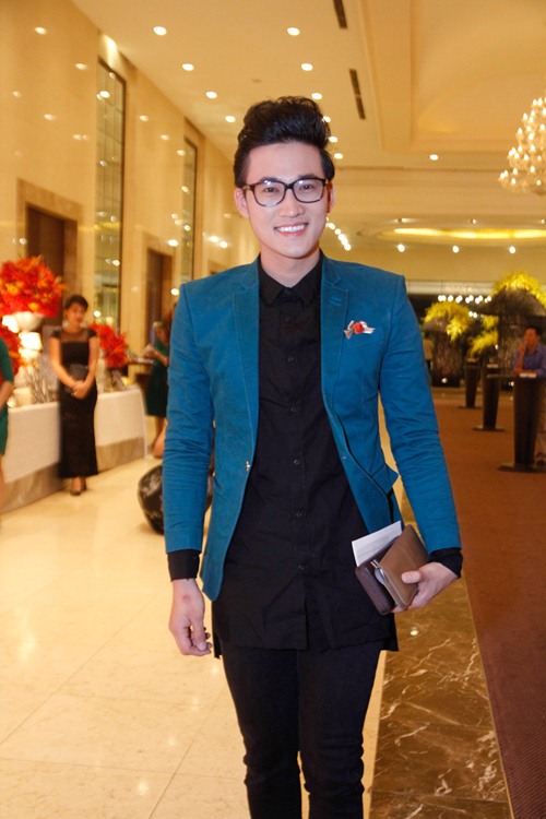 Tường Vi nổi bật trong dàn sao dự tiệc cưới Vân Trang - 16