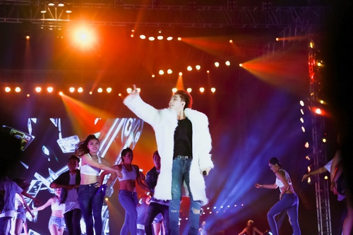 Sơn Tùng rap lại ca khúc vừa nằm vừa hát bị chế giễu - 8